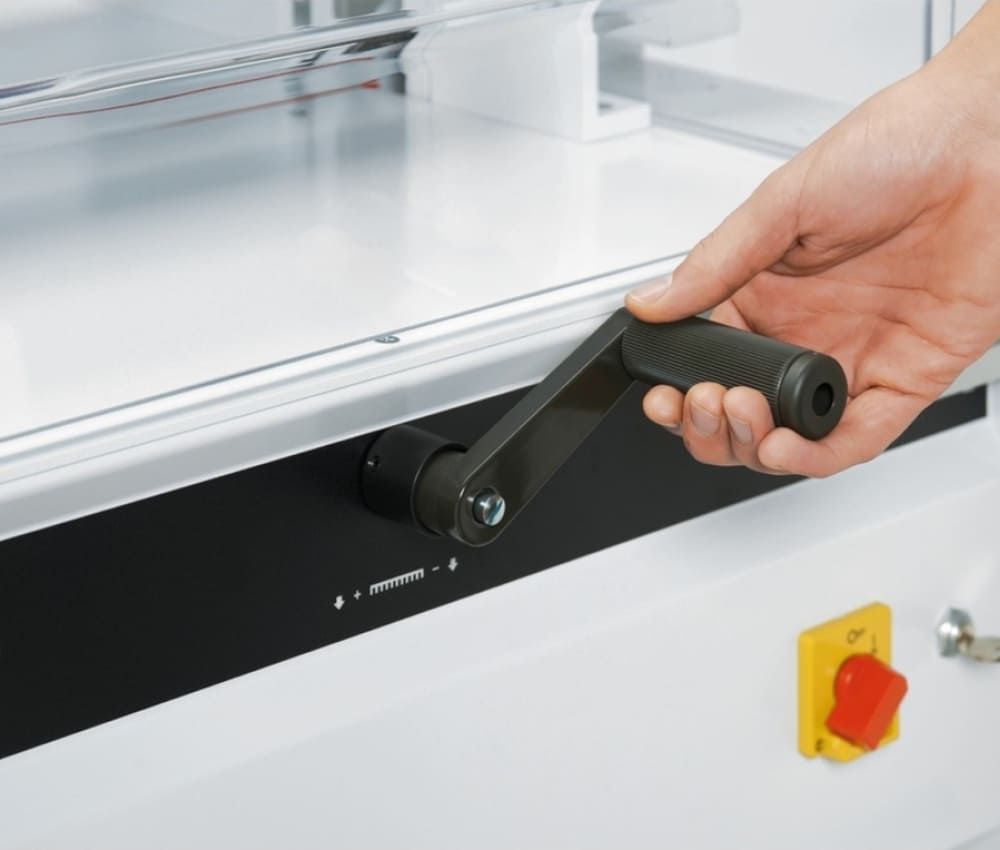 Déplacement de la butée arrière du massicot électrique A3+ 4815 IDEAL