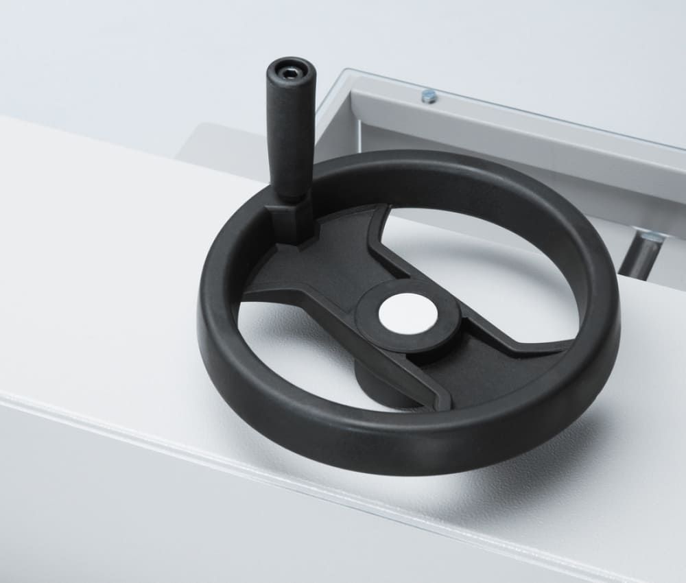 Pression manuelle par volant du massicot électrique A3+ 4815 IDEAL