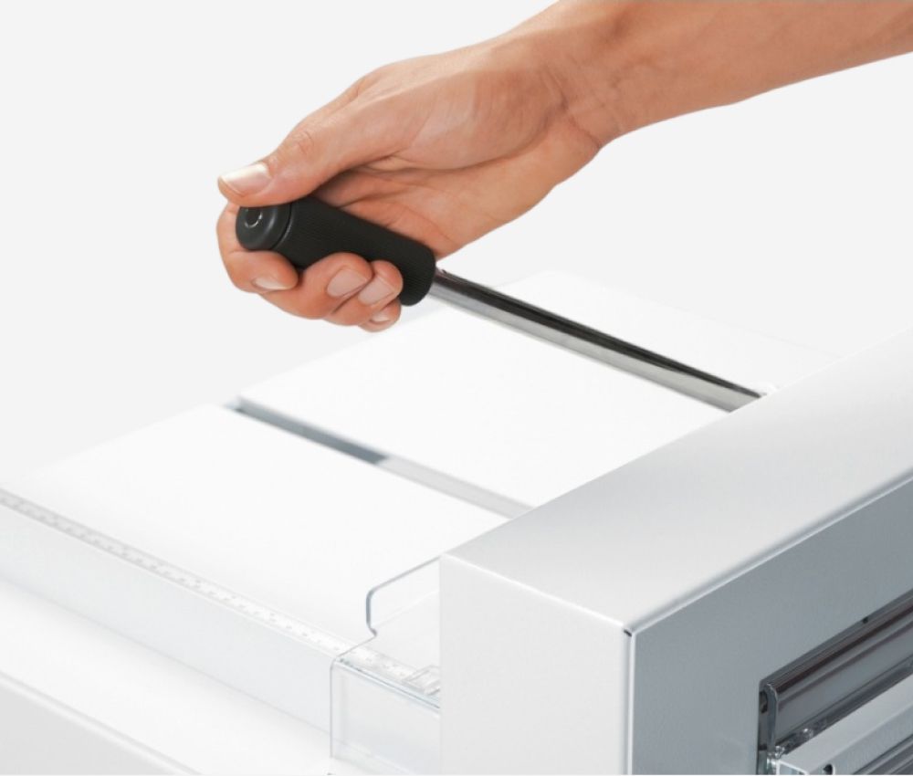 Dispositif de pression par levier du massicot papier professionnel manuel A3 de table 4305 IDEAL