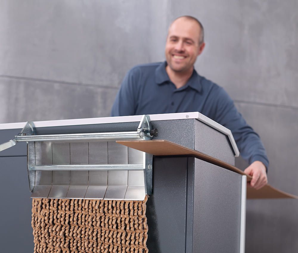 Matelassage compact du matelasseur de cartons pour calage HSM P425 ProfiPack  monophasé avec kit d'adaptation pour aspiration