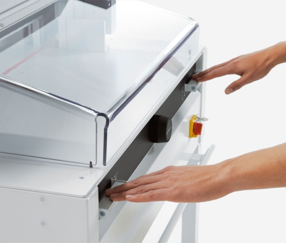 Commande bi-manuelle EASY-CUT du massicot électrique programmable A3+ 4855 IDEAL