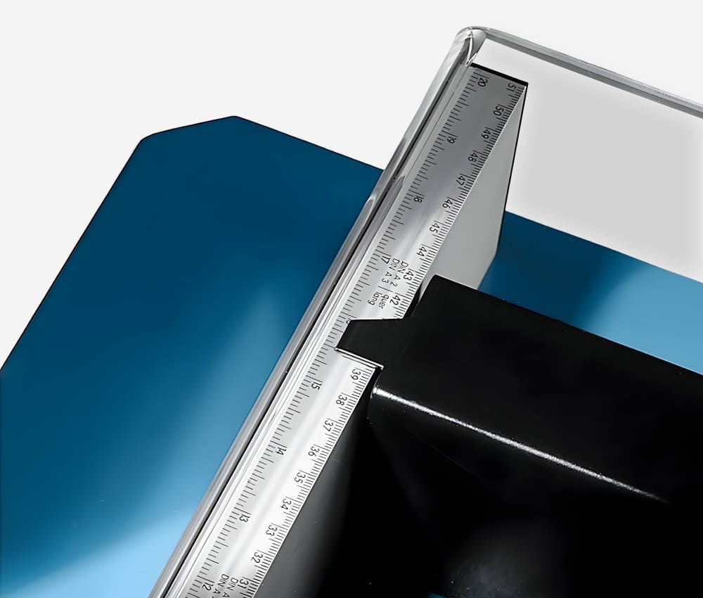  Butées latérale et arrière du massicot manuel A3 846 sur stand DAHLE