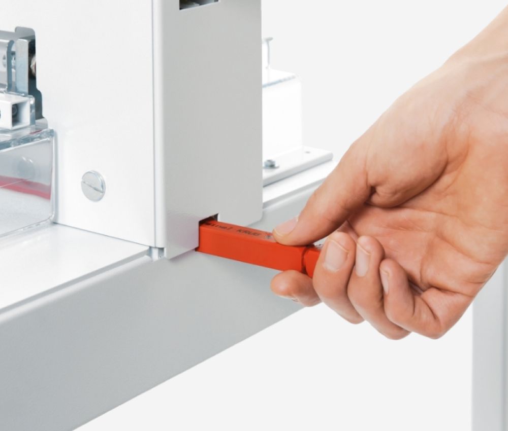 Remplacement de la réglette du massicot manuel A3 4305 sur stand IDEAL