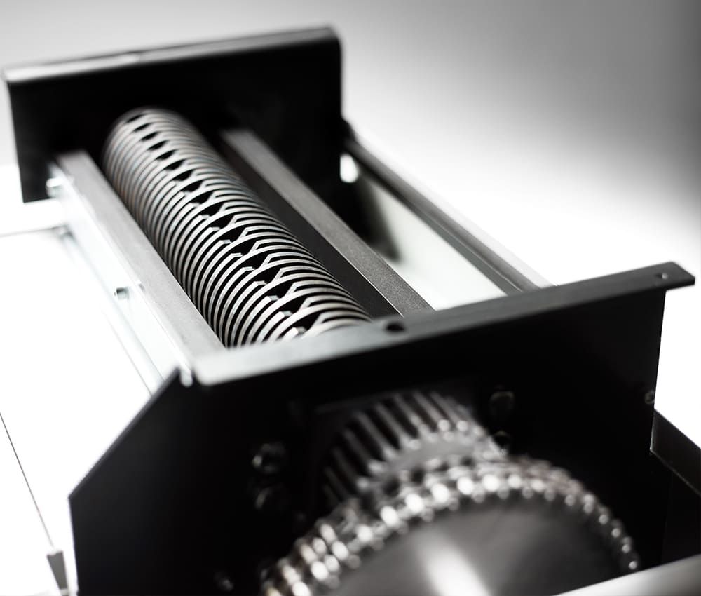 Cylindres de coupe en acier trempé du matelasseur de cartons pour calage HSM P425 ProfiPack  monophasé avec kit d'adaptation pour aspiration